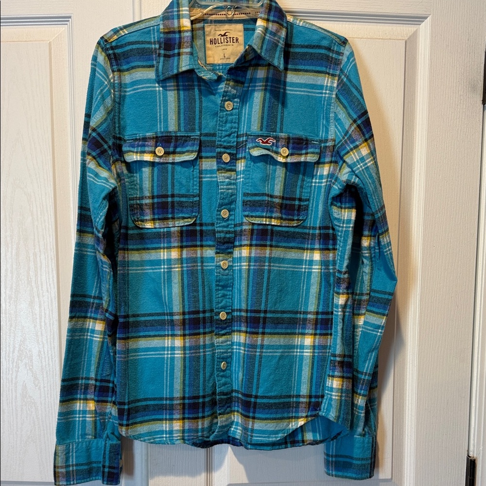 Hollister Ladies long sleeve plaid flannel, size large. Excellent condition!
